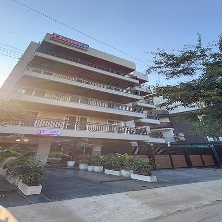 فندق Housr Sector 45 Gurgaon Near Artemis Hospital المظهر الخارجي الصورة
